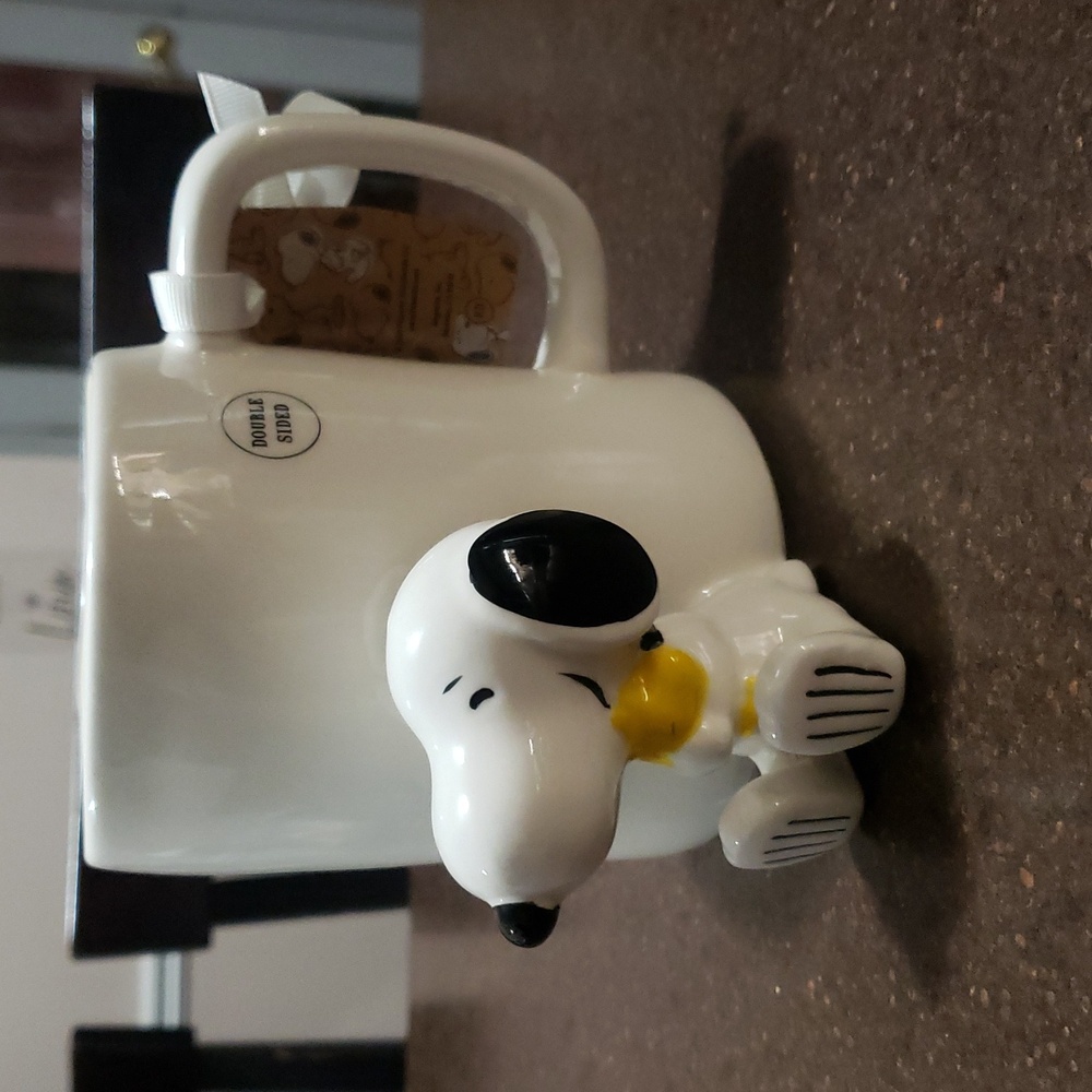 PEANUTS RAE DUNN COFFEE MUG SNOOPY"BEST PALS"SOLID WHITE W/YELLOW INTERIOR (NEW)
